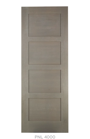 Treely PNL 4000 | 4 panel flat white oak door with wire brush and glaze finish
